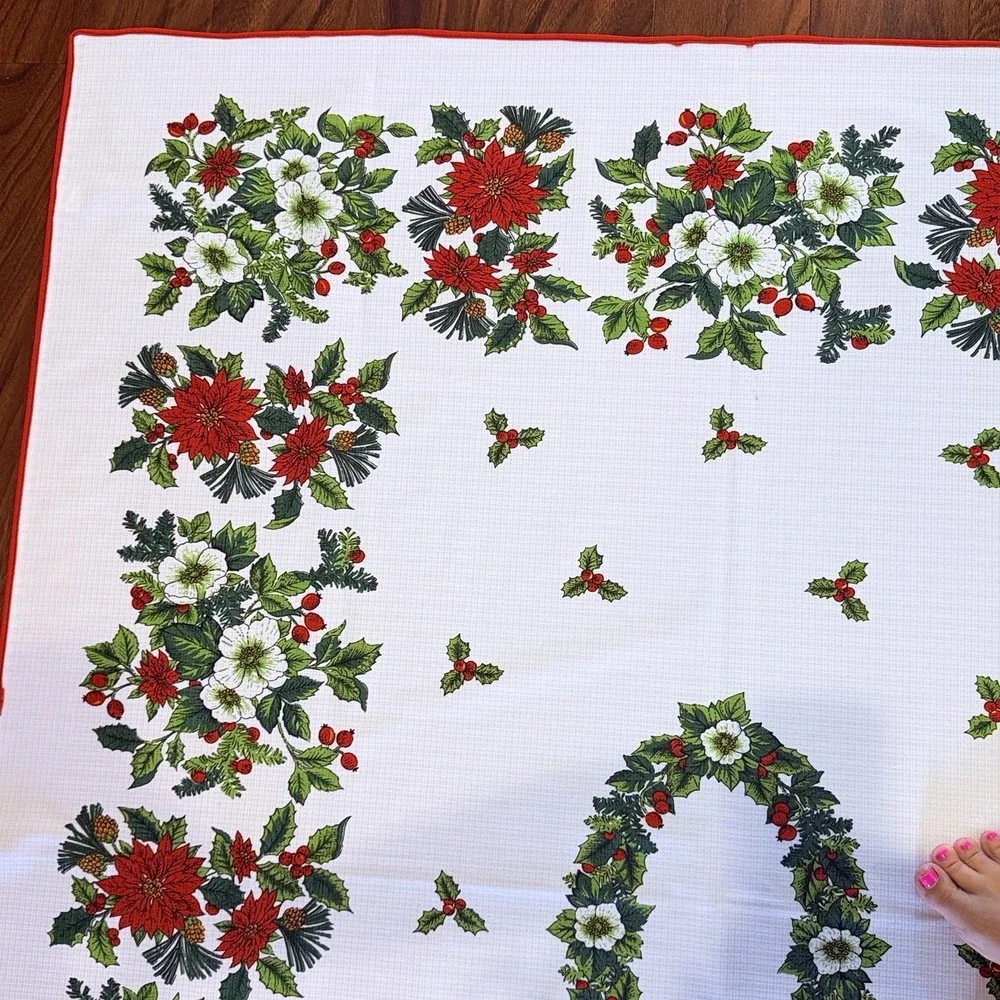 VTG Christmas Tablecloth 54x65 Poinsettia Holly Wreath Red White Floral READ‎